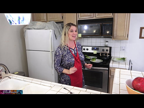 ❤️ Matrigna che lo munge in cucina prima del suo appuntamento ️❌ Porno vkal it.porngifmag-com.ru ️❤