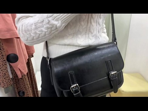 ❤️ Masturbazione pubblica della giovane cagna FeralBerry con un dildo nel camerino ️❌ Porno vkal it.porngifmag-com.ru ️❤