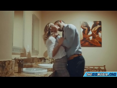 ❤️ Quando una bionda formosa ti seduce in un bagno pubblico ️❌ Porno vkal it.porngifmag-com.ru ️❤